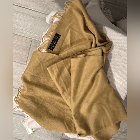 Vintage acrylic scarf made in Germany - tan/camel - Picture 2 of 3